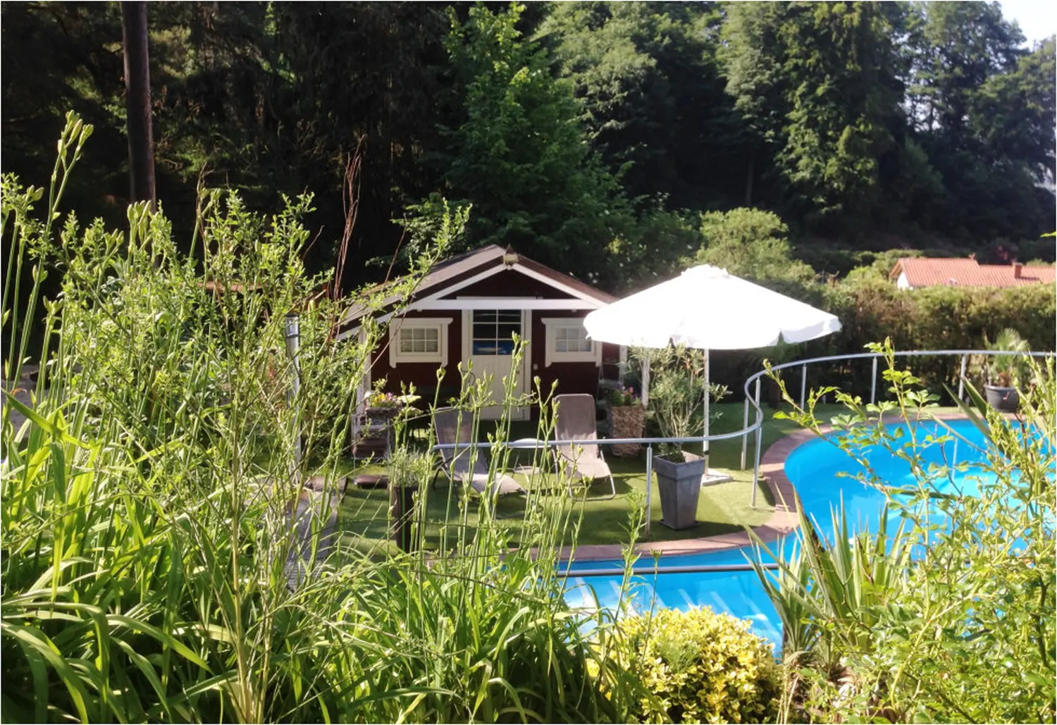 Hotel Sonnenhof, Gartenterrasse und Schwimmbad