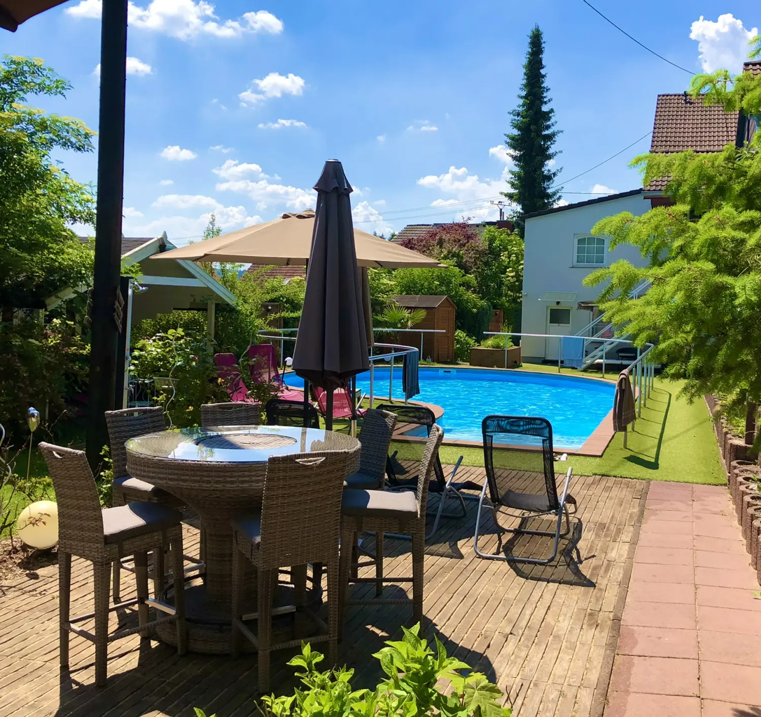 Hotel Sonnenhof, Gartenterrasse und Schwimmbad